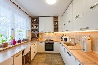 Продам 3 кімнатну квартиру з балконом на південному
