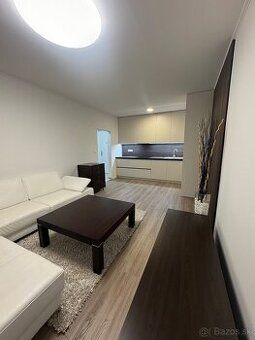 Продам 3 кімнатну квартиру з балконом на південному