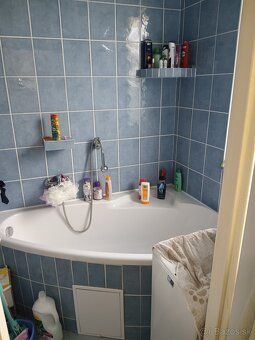 Продам 3 кімнатну квартиру з балконом на південному