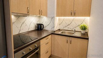 I am offering for rent a pleasant, bright and fully