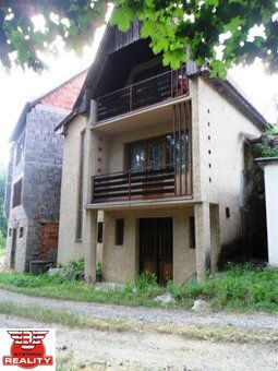 Predám murovanú chatu - prízemie: obývačka,kuchyňa,kumbal,po
