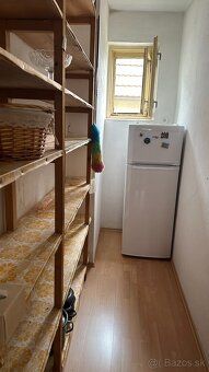 На продаж: Старий, частково відремонтований 3-кімнатний