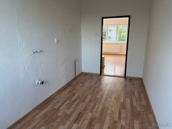 We offer for sale a spacious and bright 2-bedroom apartment
