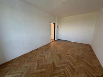 We offer for sale a spacious and bright 2-bedroom apartment