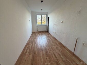 We offer for sale a spacious and bright 2-bedroom apartment