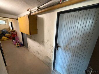 We offer for sale a spacious and bright 2-bedroom apartment