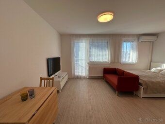 Oferuję do wynajęcia nowoczesny, słoneczny apartament