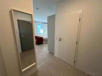 Oferuję do wynajęcia nowoczesny, słoneczny apartament