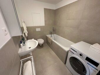 Oferuję do wynajęcia nowoczesny, słoneczny apartament