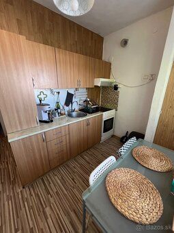 We mediate the sale of a 2-bedroom brick apartment with a