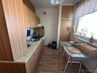 We mediate the sale of a 2-bedroom brick apartment with a