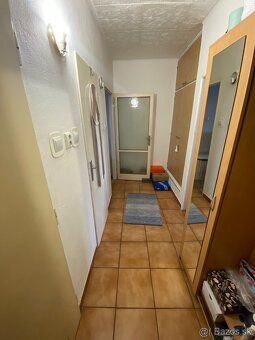 We mediate the sale of a 2-bedroom brick apartment with a