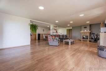 🏡 Rodinný dom na predaj – Košeca
NOVUS Reality ponúka na pre