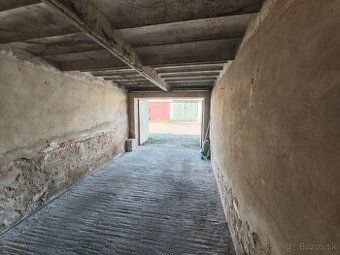 Predám garáž po kompletnej rekonštrukcii, 18 m². Nachádza sa