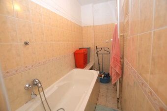 Продається двоповерховий житловий будинок у місцевості