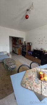 Oferuję do wynajęcia uniwersalny 2-pokojowy apartament o