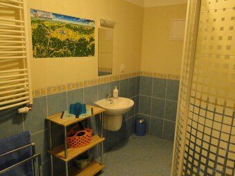 Moderní 1+kk byt se zastřešenou lodžií ve vyhledávané