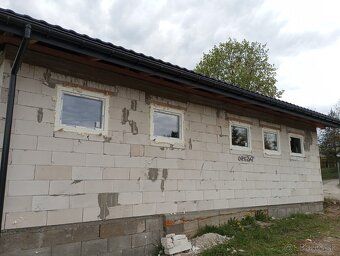 Na prodej je hrubá stavba bungalovu v Markušovcích, prodává