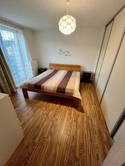 🌟 Luxusní velkoformátový 3i byt (90 m²) se šatnou po