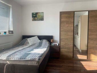 Slnečný a útulný a prakticky riešený byt o celkovej výmere s