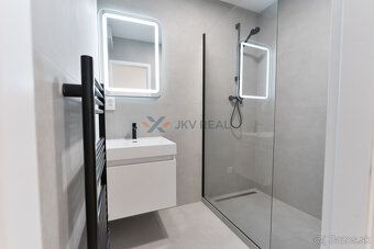 Type: 3-room apartment Street: Kyjevská street City