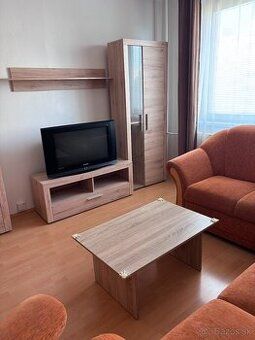 Hľadám samostatnú nepriechodnú izbu v Ružinove, Novom Meste,