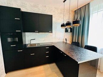 Hľadám samostatnú nepriechodnú izbu v Ružinove, Novom Meste,