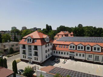 Повністю новий квартира, власний сад і чудове розташування