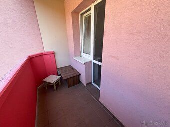 Oferuję do wynajęcia dwupokojowe mieszkanie z przestronnym