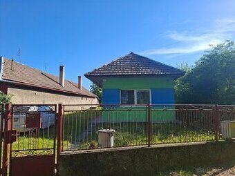 Продається односімейний будинок, розташований у тихому селі