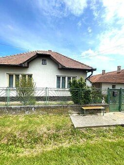 Продається односімейний будинок, розташований у тихому селі