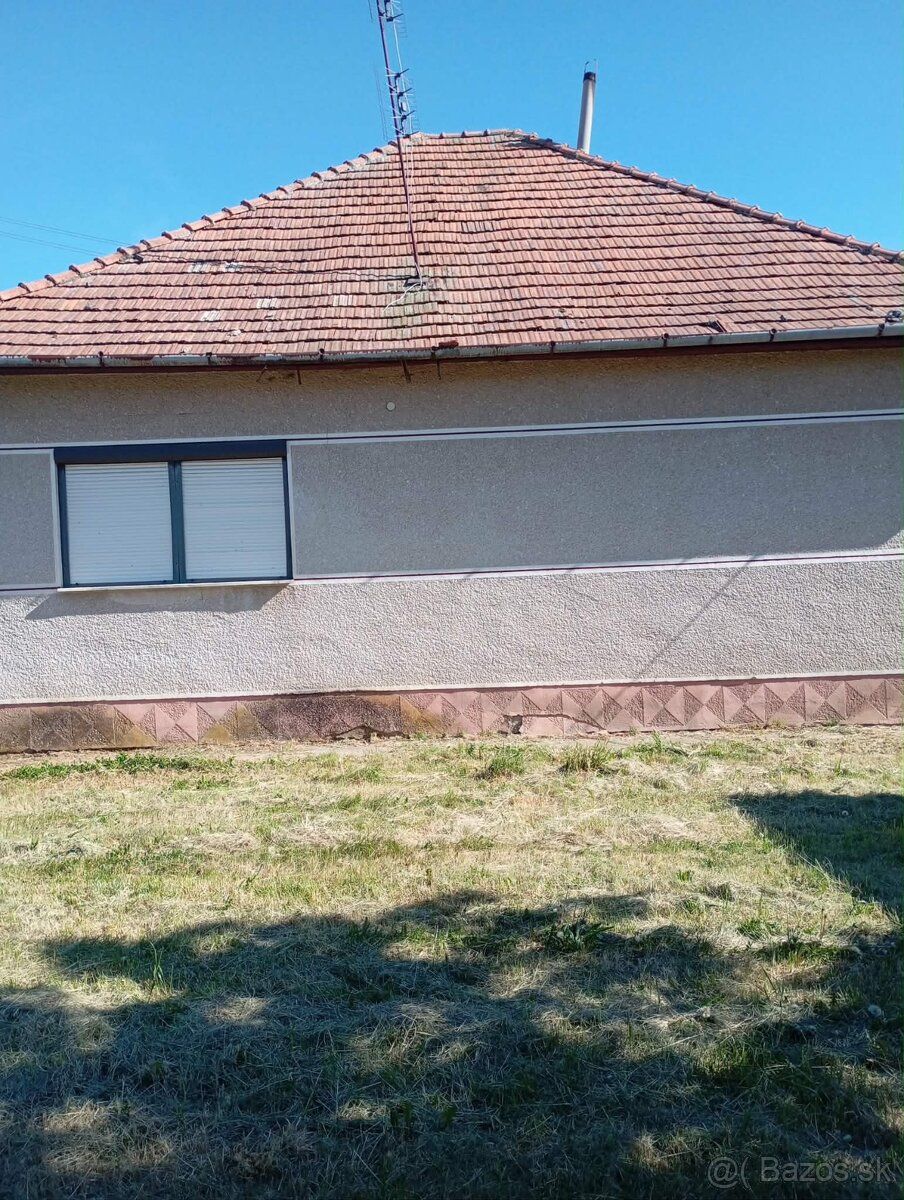 Продається односімейний будинок, розташований у тихому селі