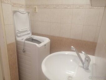 Ponúkam na prenájom 2-izbový zrekonštruovaný byt s balkónom 