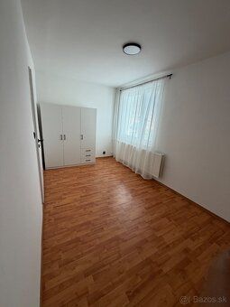Oferuję do wynajęcia jasny i przestronny 3-pokojowy