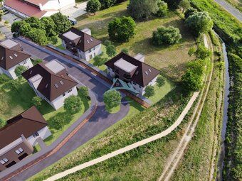 Investiční pozemek 5934 m² s kompletními sítěmi a