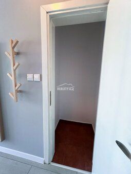 Hledáte kompletně připravený, moderní přímořský apartmán za