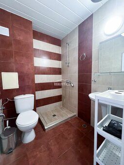 Hledáte kompletně připravený, moderní přímořský apartmán za