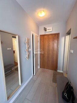 Hledáte kompletně připravený, moderní přímořský apartmán za