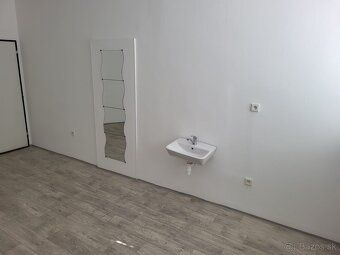 We offer office space in the center of Galanta city at 17