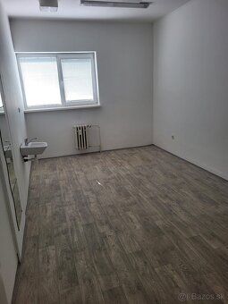 We offer office space in the center of Galanta city at 17