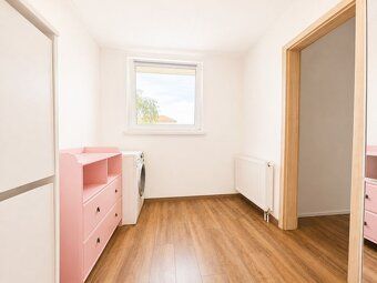 Ponúkame na predaj priestranný a moderne zrekonštruovaný 4-i