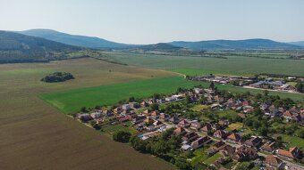 Predstavte si bývanie v tichej lokalite obklopenej prírodou,