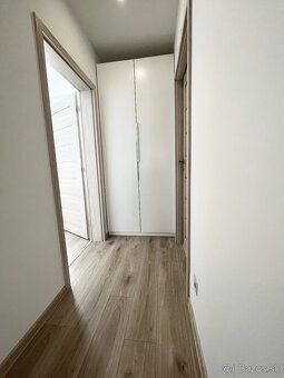 We offer a modern, renovated furnished apartment in Sekčov