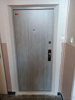 Квартира знаходиться на 2 поверсі утепленої
