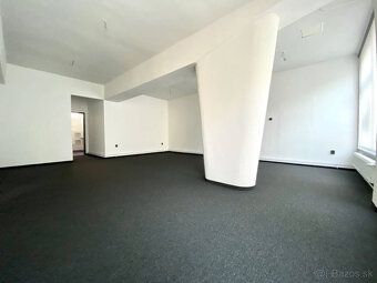Prodám nově zrekonstruovaný obchodní a kancelářský prostor