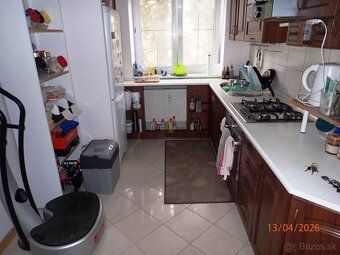 The subject of the auction is an apartment located at 17