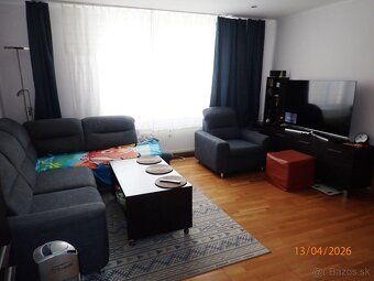 The subject of the auction is an apartment located at 17