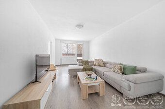 Juraj Kolárik +421 918 938 737 email: V2 Real Estate as