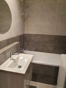 Oferuję na sprzedaż przestronny3-pokojowy apartament w