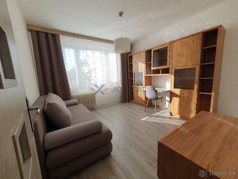 I am offering for sale a spacious 3-room apartment in the